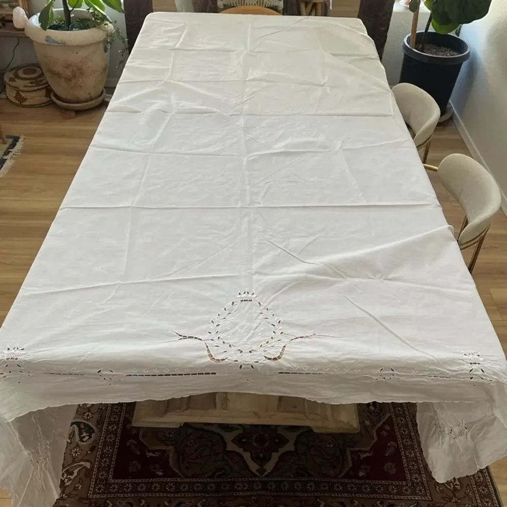Imperial Elegance White Cotton Tablecloth 98